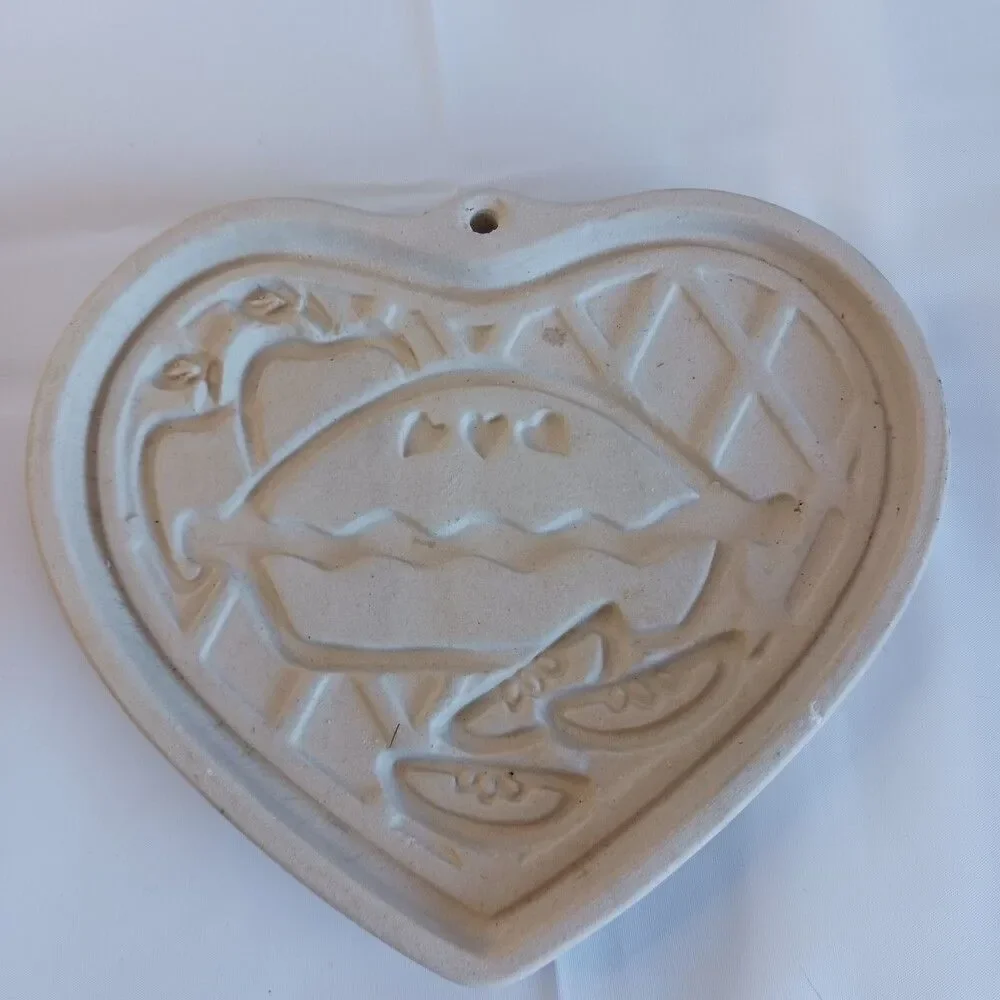 Two Pampered Chef Family Heritage Winter Wreath Welcome Home Heart Cookie Molds